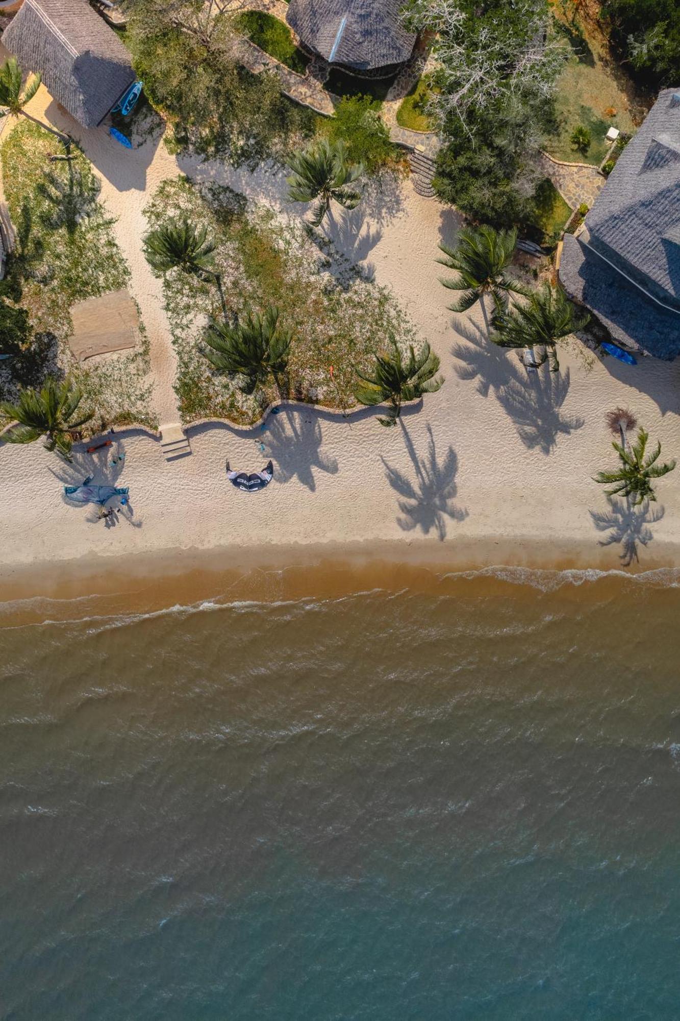 Mwazaro Beach Lodge Шимони Экстерьер фото