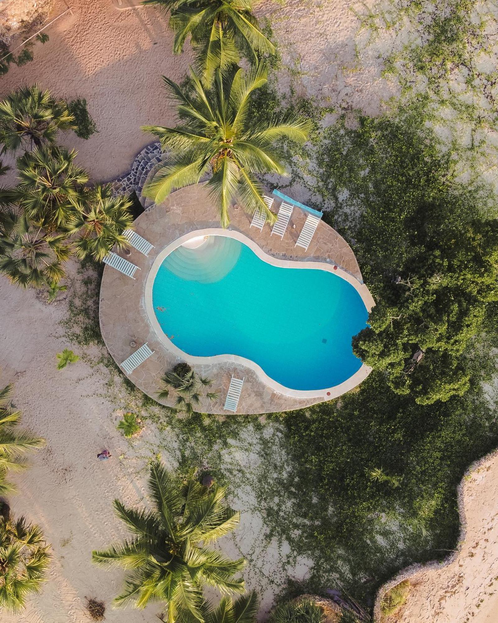 Mwazaro Beach Lodge Шимони Экстерьер фото